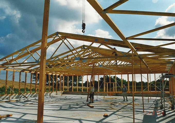 Neubau einer Gewerbehalle in den Maßen 30 x 18 m in Holzrahmenbauweise.
